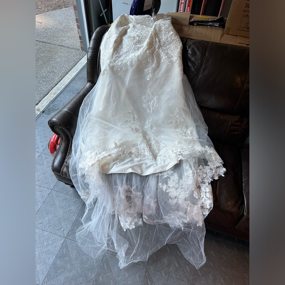 Brand new wedding dress